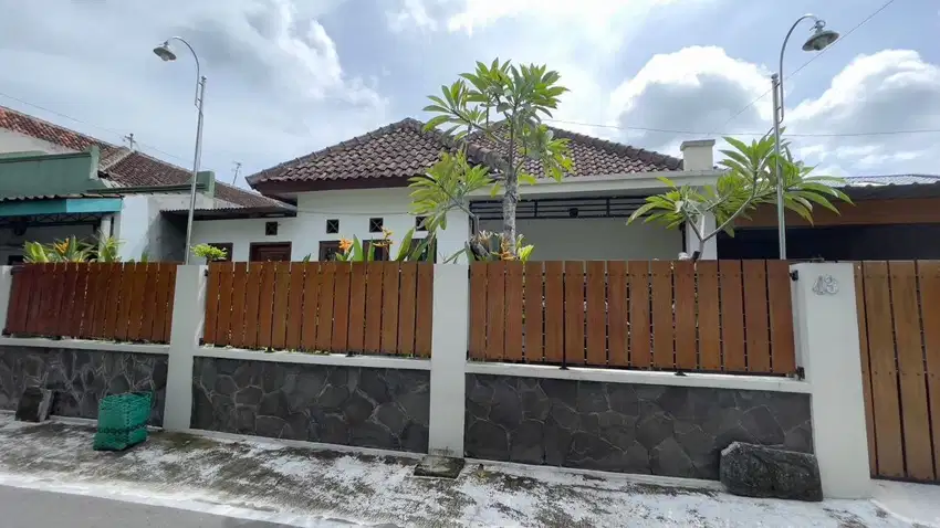 Rumah bagus siap huni jaten dekat UNS dijual cepat