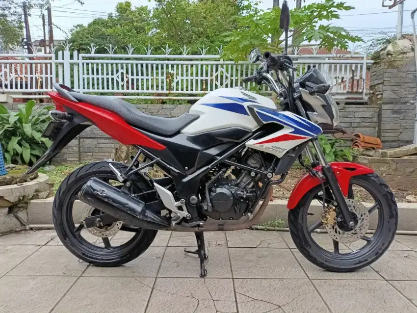 CB150R 2015 merah putih