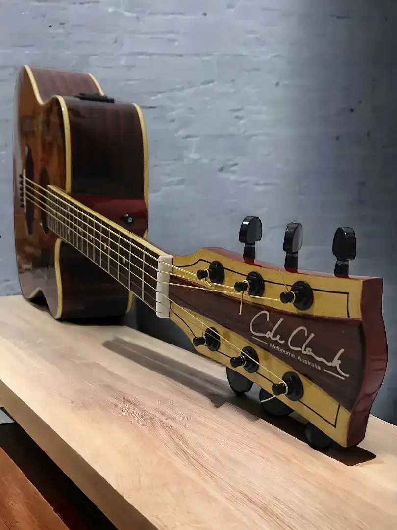 Gitar akustik elektrik cole clark