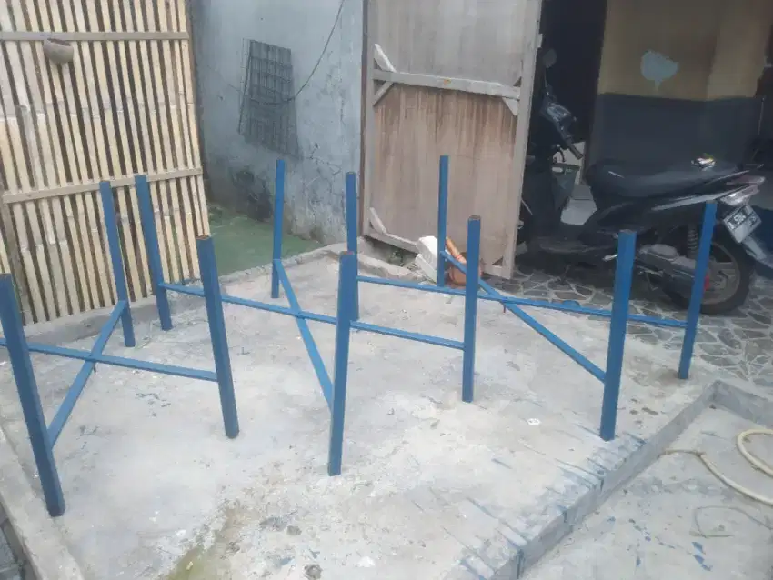 Meja lipat besi