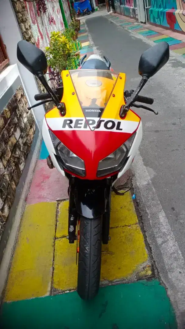 cbr repsol 150 cc th 2015 mulus orisinil.mesin asli pabrik terawat