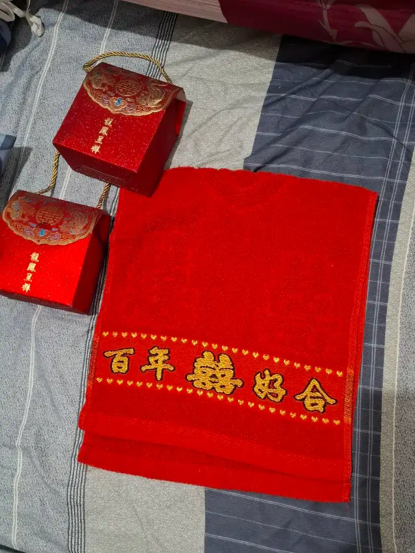 Souvenir Handuk Shuang Xi Merah