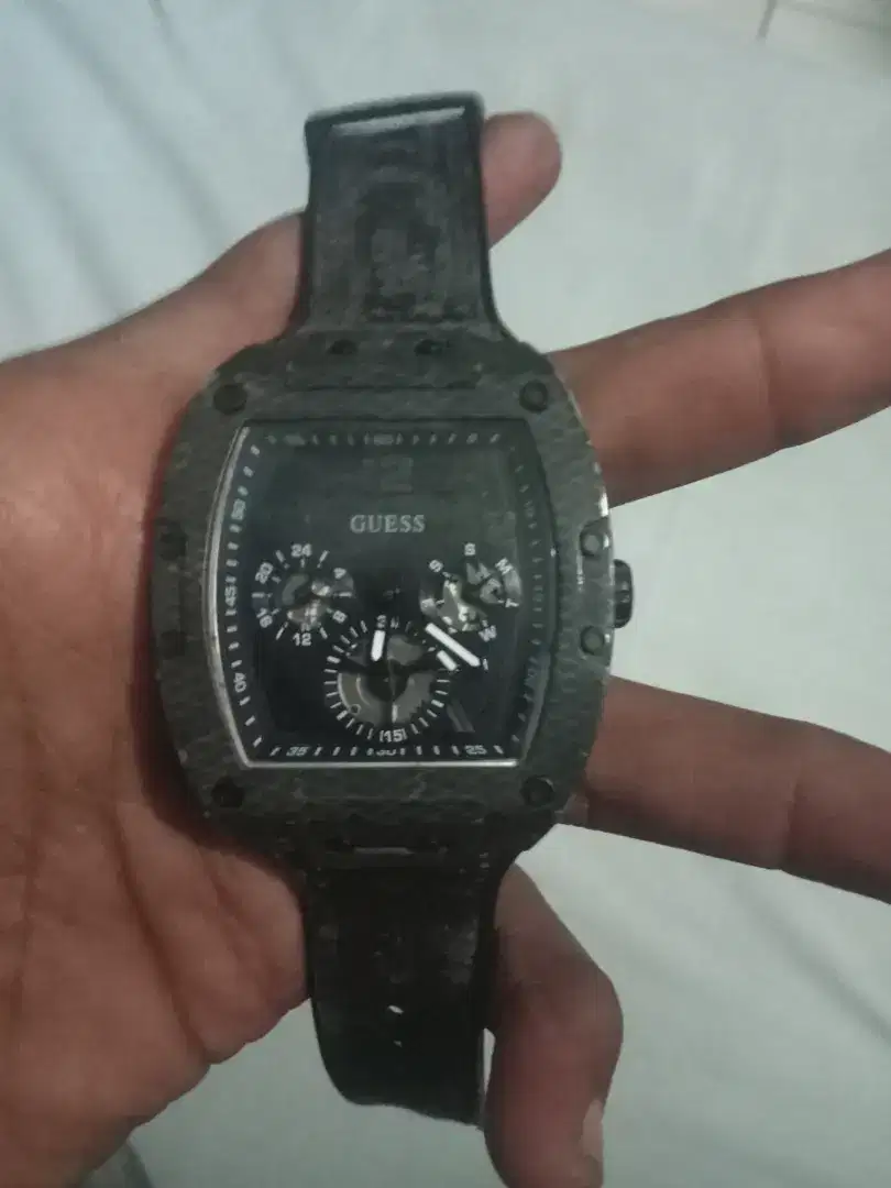 Jam tangan pria guess