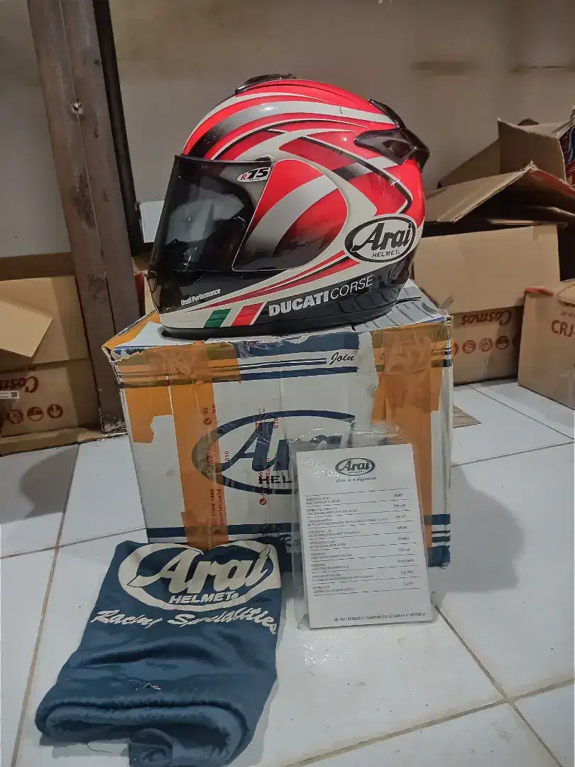 Arai chaser v Ducati Corse