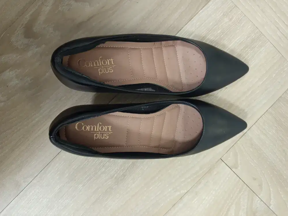 Sepatu Kerja Hitam - Comfort Plus - Payless