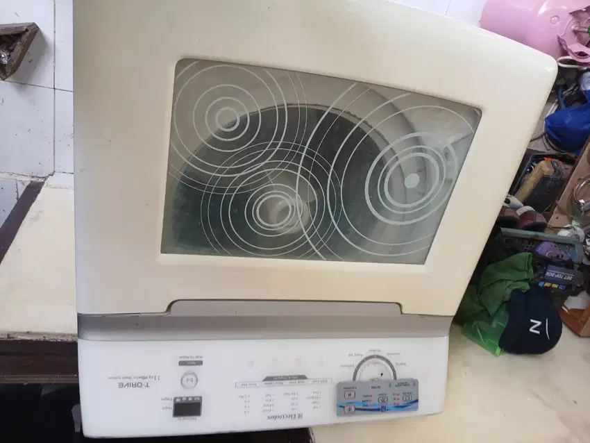 Dijual mesincuci electrolux 11kilo