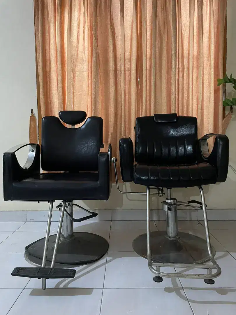 KURSI BARBERSHOP HIDROLIK FOR SALE!!PLUS BEBERAPA ITEM UNTUK BONUS..