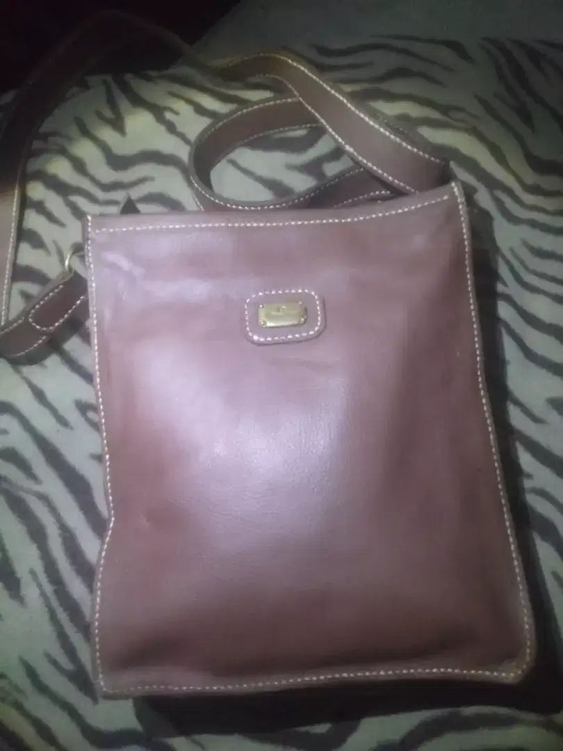 Tas selempang laki2 Merk Aigner