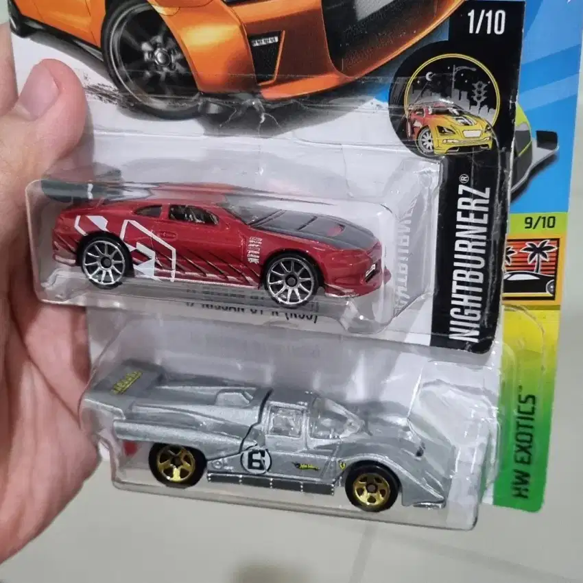 Hotwheel Nissan Silvia S15 + Ferrari