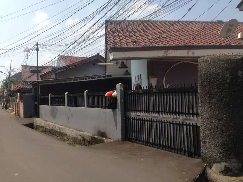 Dijual Rumah Tua Hitung Tanah Hoek di Kampung Ambon, Jakarta Timur