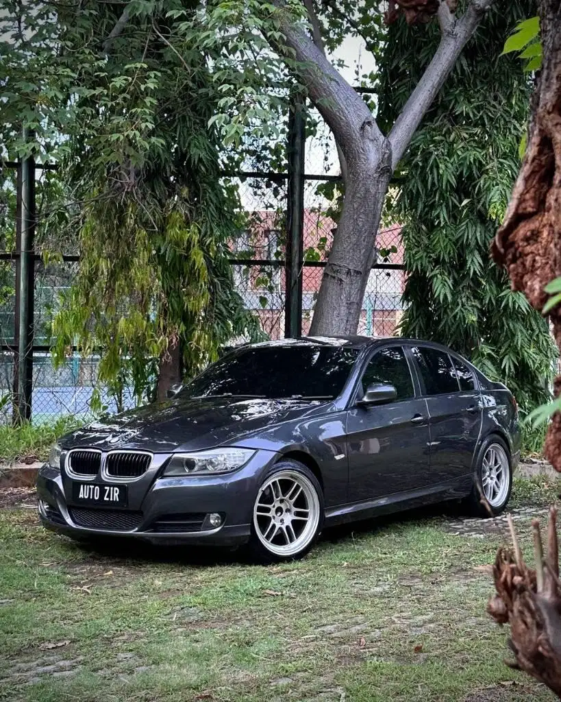 BMW 320i LCi 2010 e90