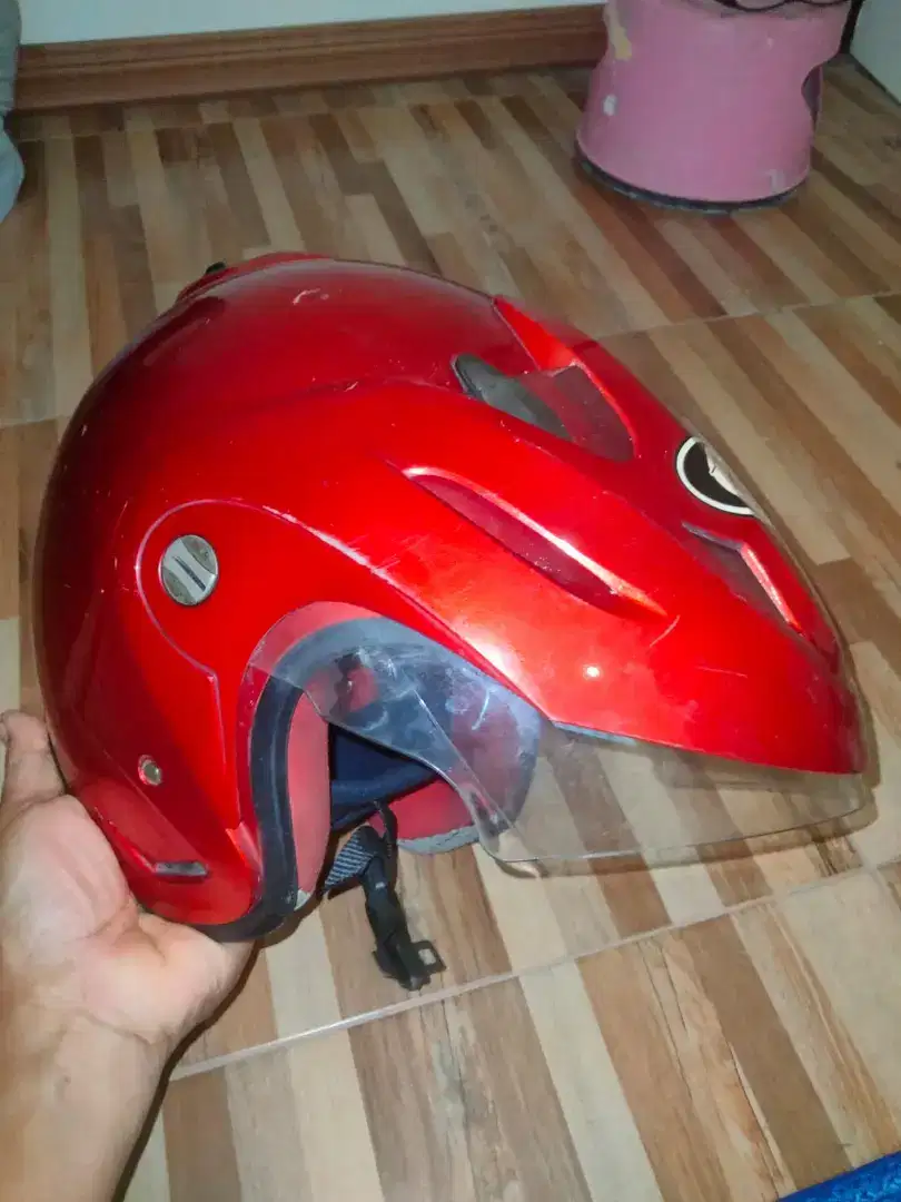 Helm KYT normal dan original