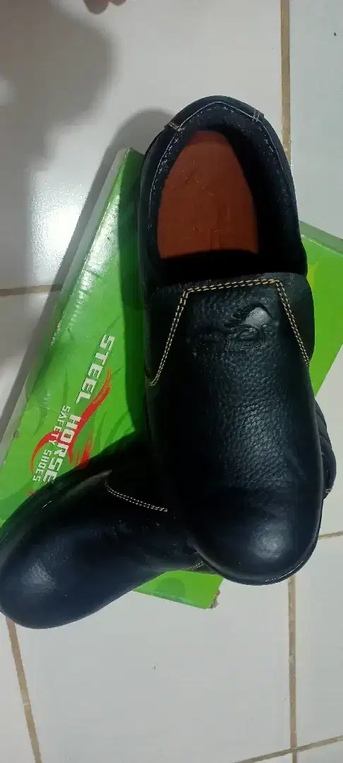 Sepatu Safety Tanpa Tali