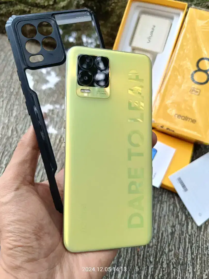 Realme 8 pro Ram 8/128 fullset sesuai di photo normal shadow tipis aja