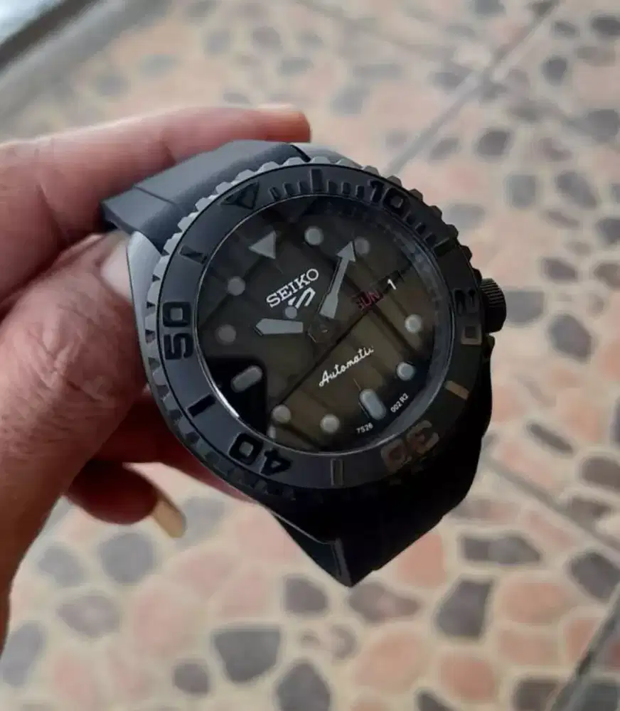 Seiko mod black srpd mesin nh35 automatic