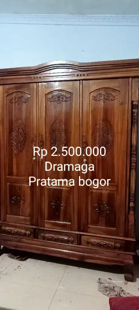 Lemari kayu jati bekas seperti baru Bogor Dramaga Pratama pintu nya 3