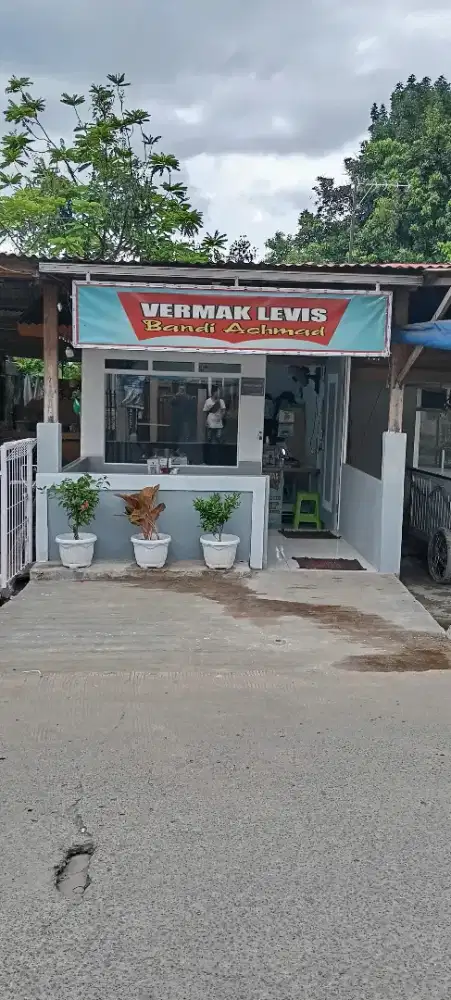 Di butuhkan helper di vermak Levi's bandi Achmad