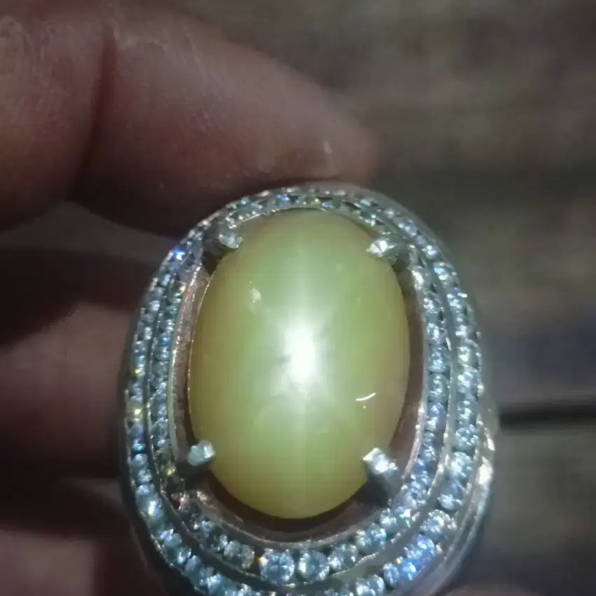 Yellow safir Star 25 crat