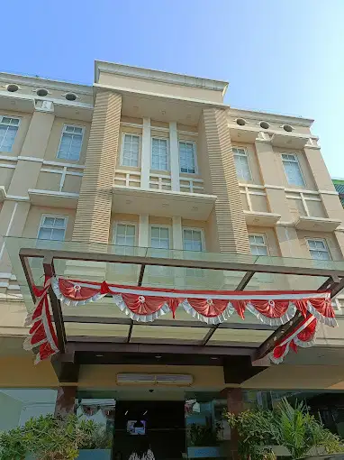 Dijual, Hotel 4 Lantai di Jl. Pangeran Antasari, Lokasi Strategis