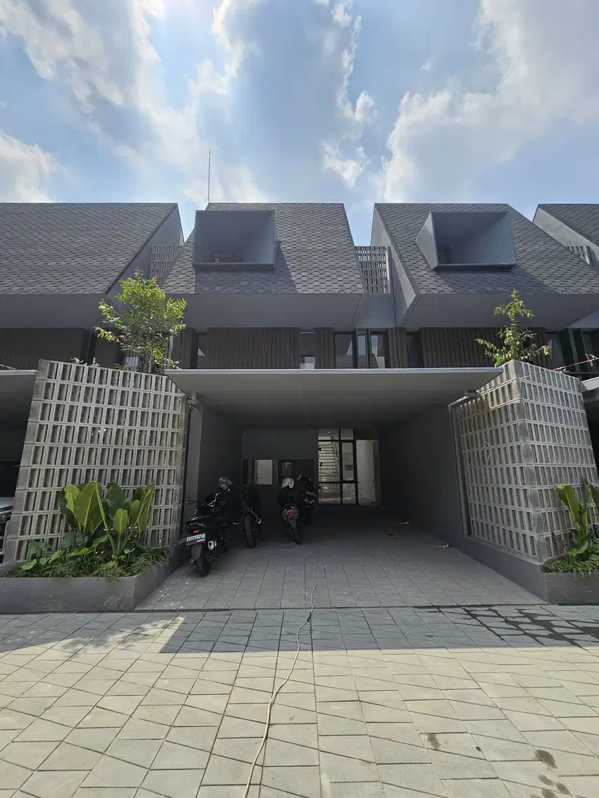 DIJUAL BRAND NEW TOWNHOUSE CILANDAK AREA DAPATKAN HARGA PERDANA