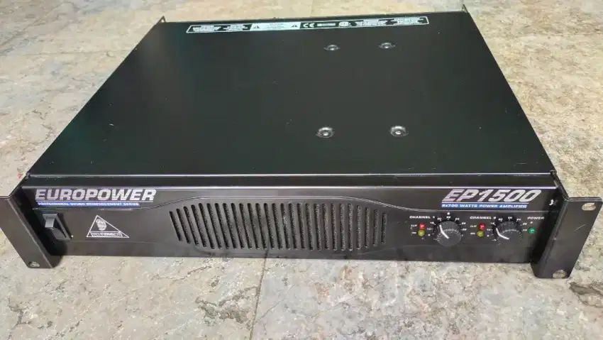 Power amplifier Behringer ep1500