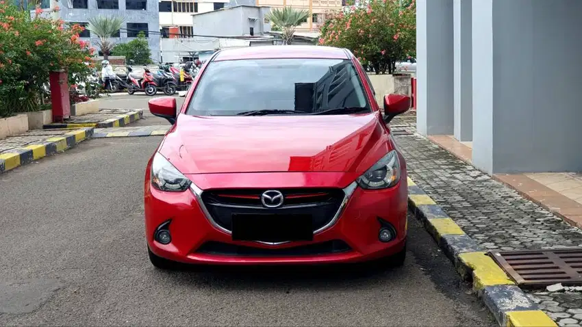 Mazda 2 R 1.5 Skyactive AT Merah NIK 2015 Low KM 68rb Service Record