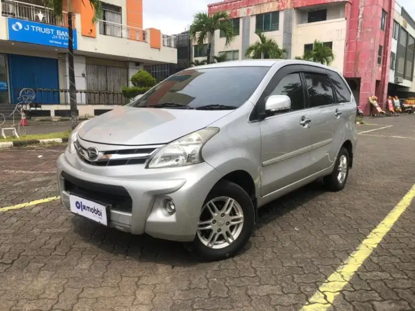 DP Rendah - Daihatsu Xenia 1.3 R Bensin-MT 2014 Silver (TID)