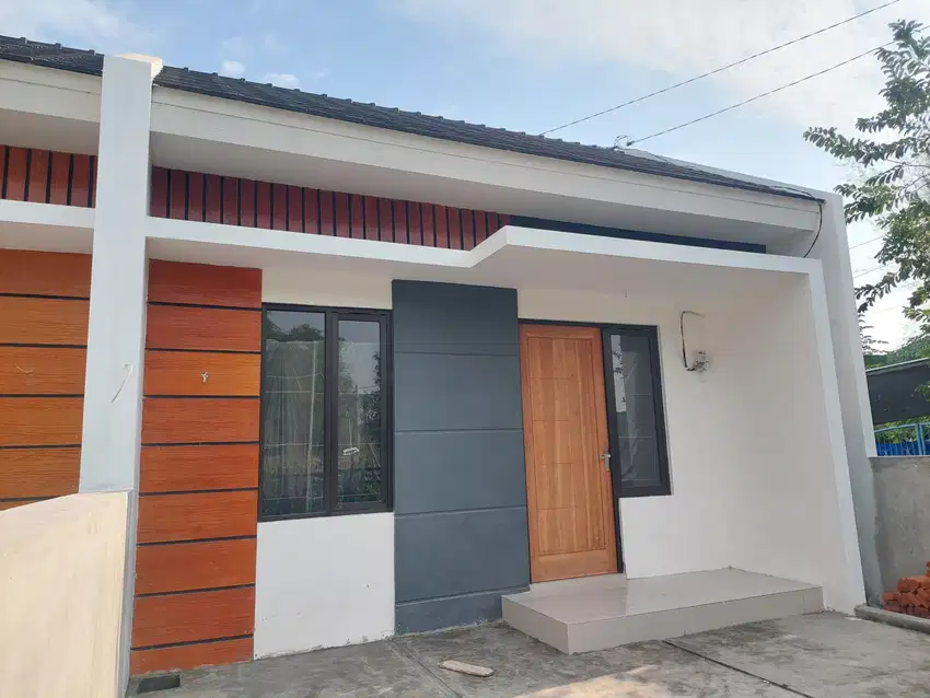 Rumah Siap Huni diJual Dekat Alun-Alun Kota Jombang, Hadap Selatan