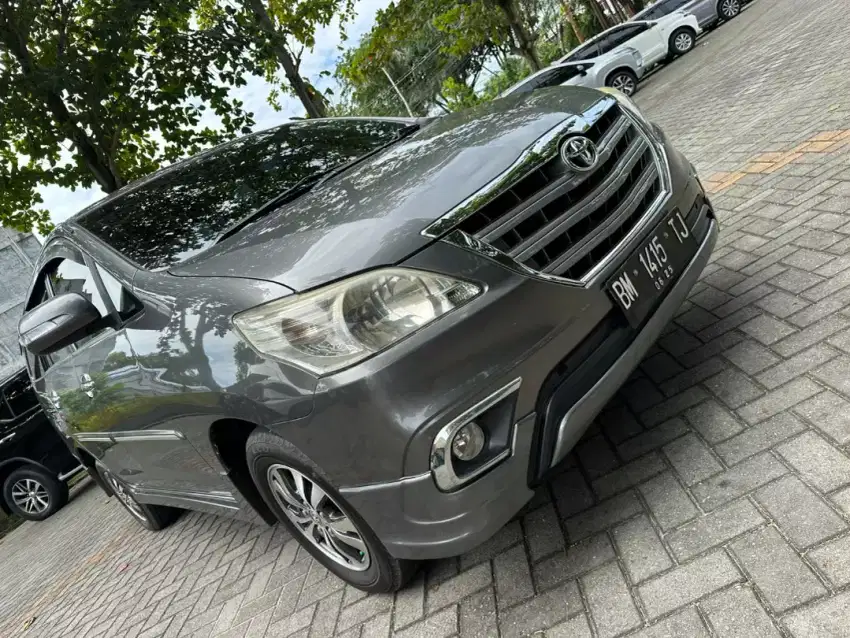 Grand Innova G Lux Manual bensin 2015 km Low