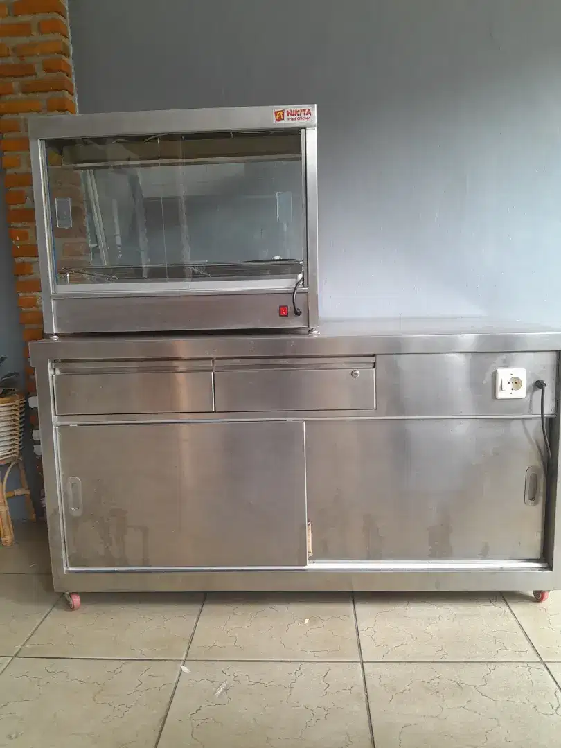 SATU SET PERLATAN FRIED CHICKEN 3 UNIT ETALASE,MEJA BOX DAN DEEPFRYER