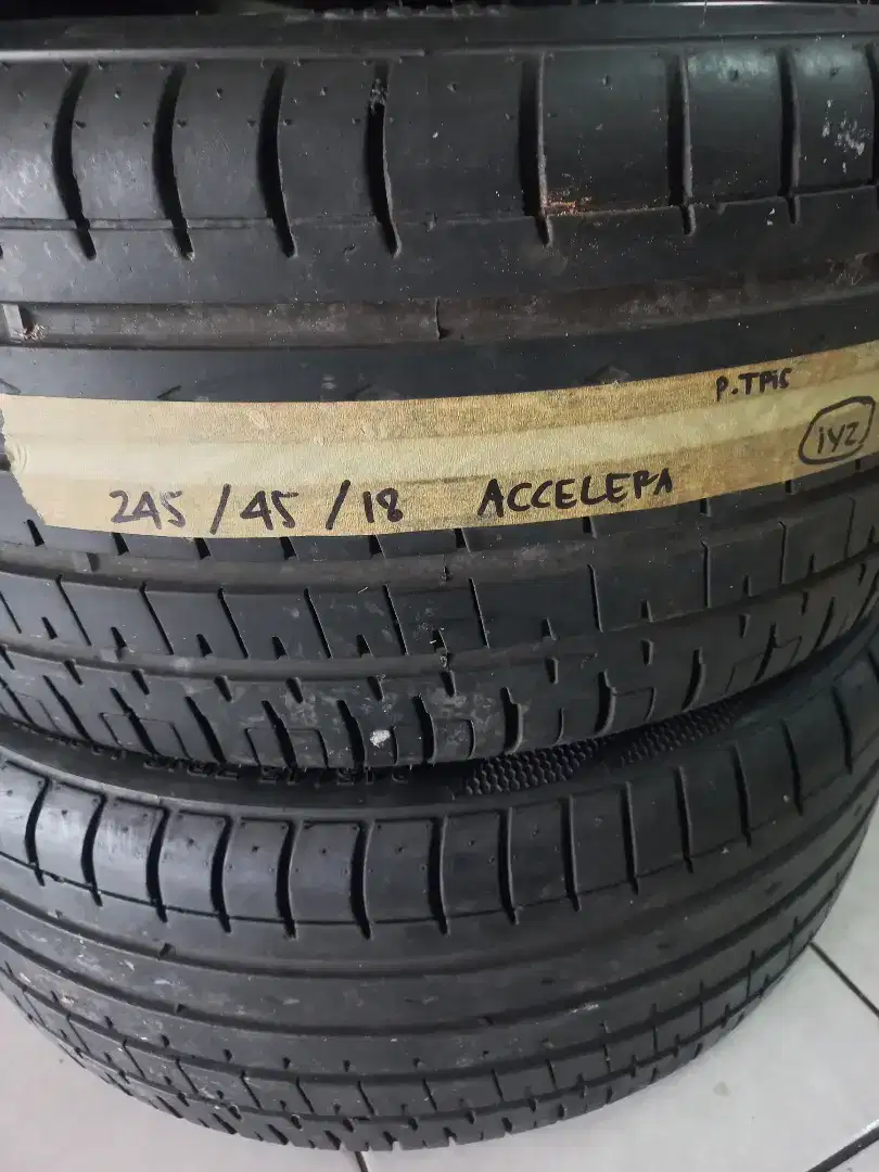 2 pc Accelera 245/45/18 kondisi 85%