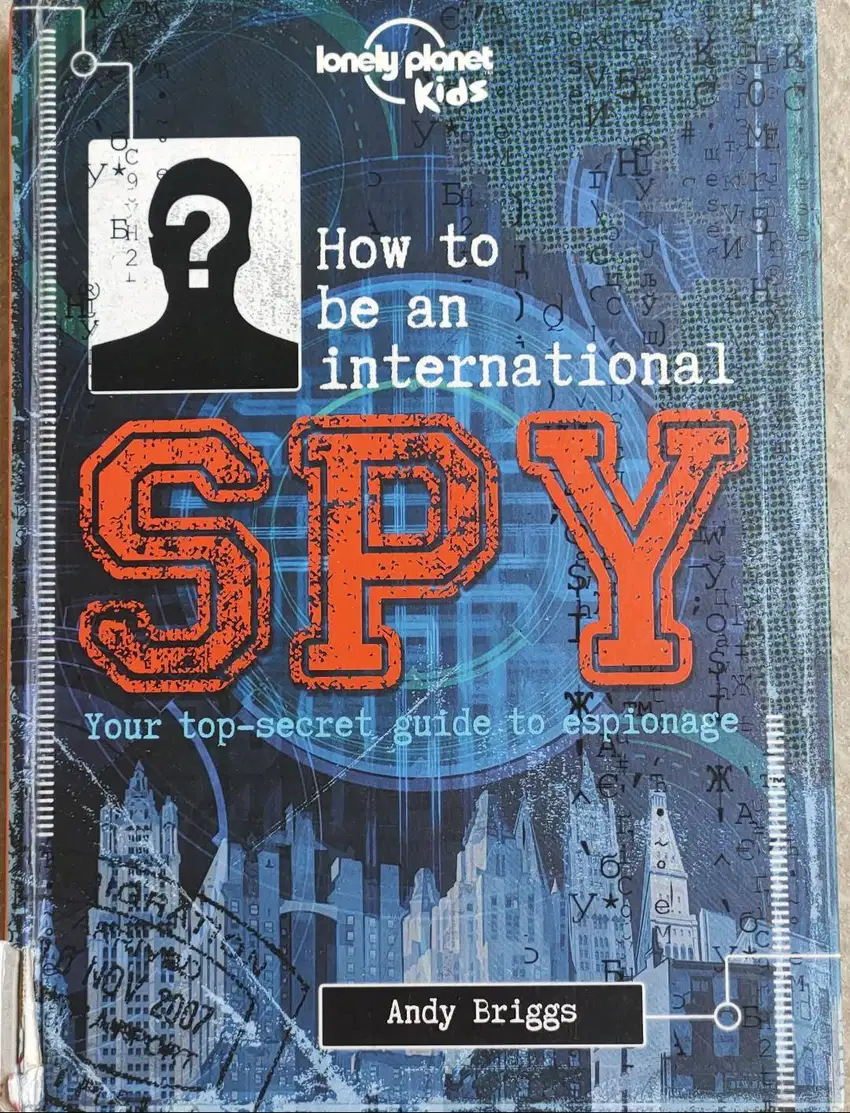 How to be an International SPY (Hard Cover) Andy Briggs