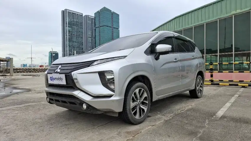 KM Rendah  Mitsubishi Xpander 1.5 Exceed Bensin-AT 2018 Silver /