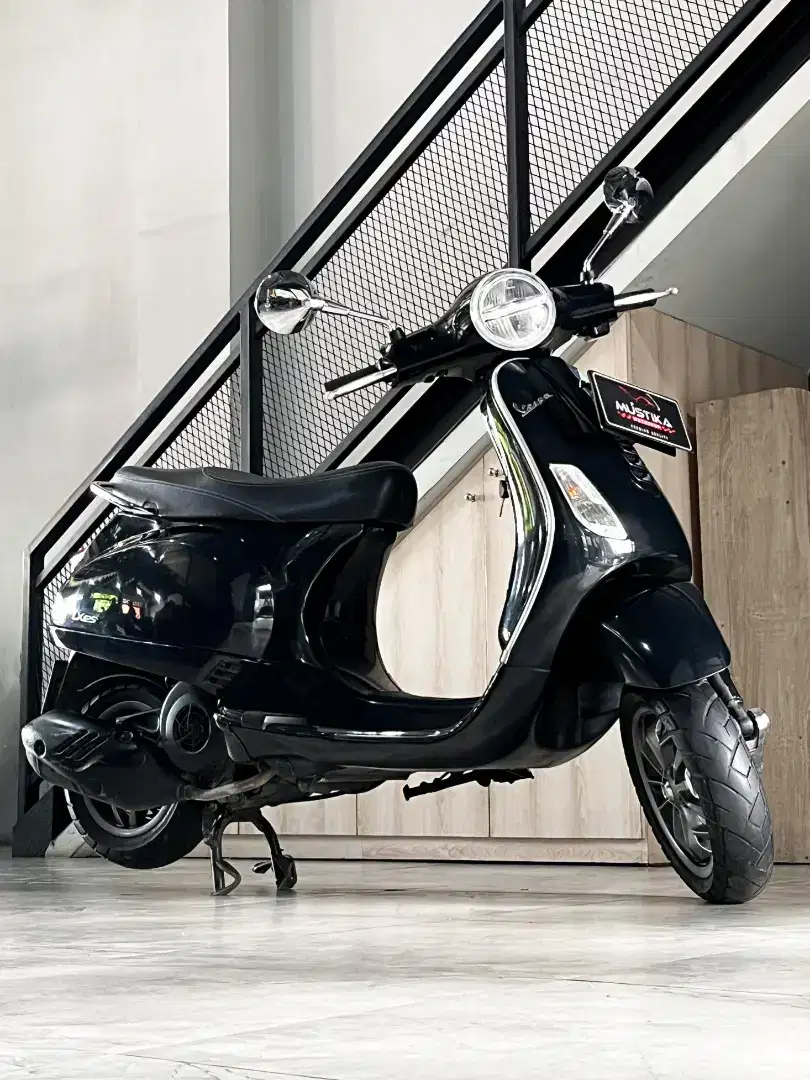 Terlaris Vespa Matic 125 2020 Black