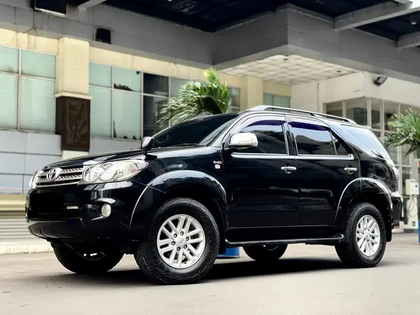 TOYOTA FORTUNER 2.5 G AT DIESEL 2011 HITAM