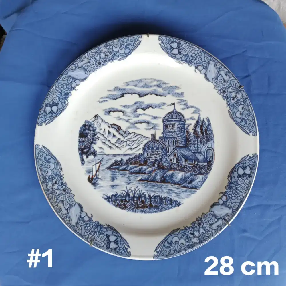 Pajangan dinding, bahan keramik porselen, aneka gambar @100k