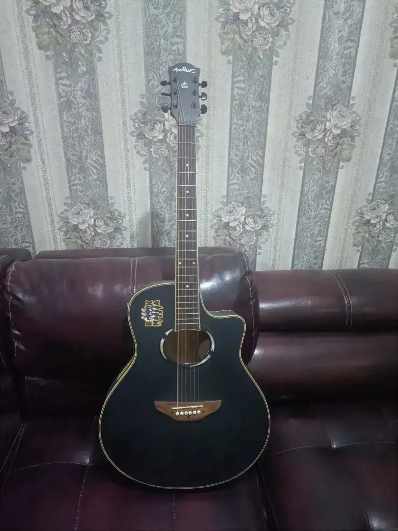 Gitar akustik elektrik merk Artcoustic