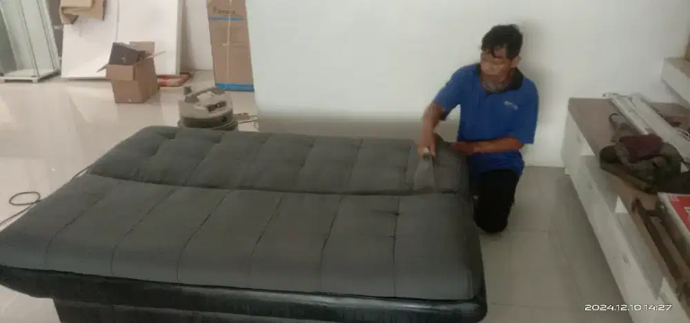 Jasa cuci sofabed matras cuci karpet kantor membersihkan noda.