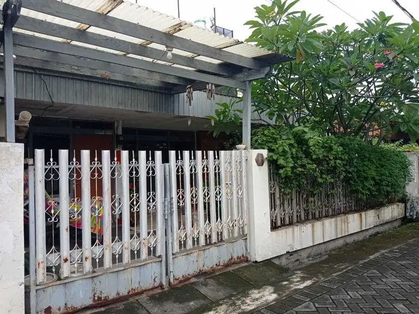 Row Jalan 2 Mobil Rumah Standard Darmo Permai Utara Vi