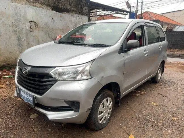 Daihatsu Xenia 1.0 D Bensin-MT 2015 Silver SMH