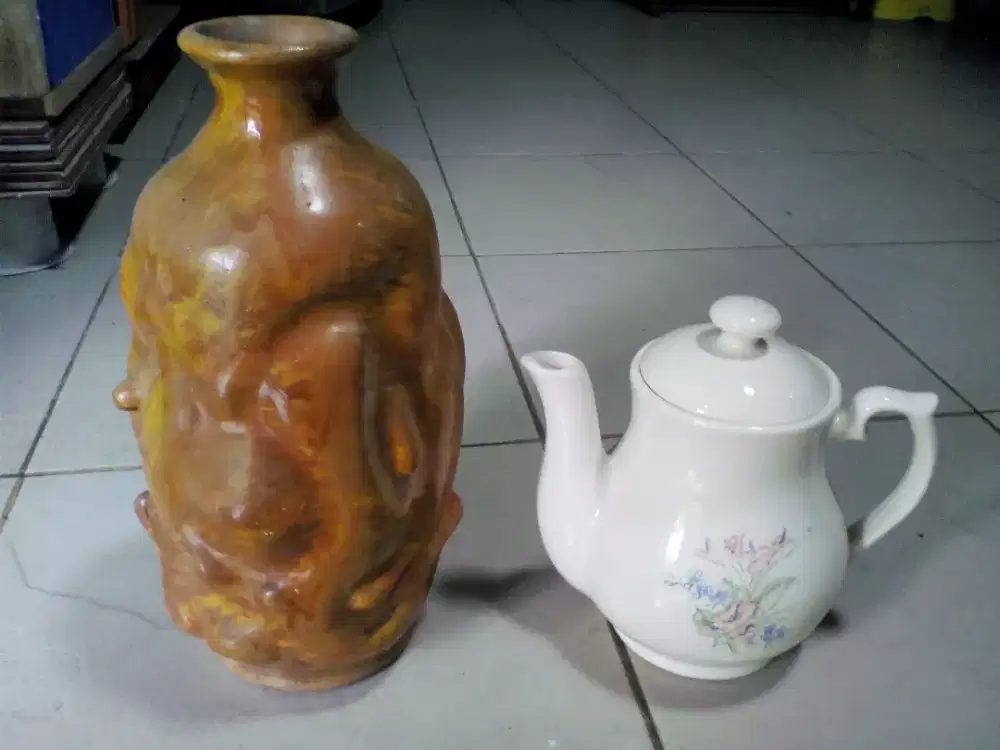 Hiasan vas bunga lawasan dan teko lawasan.borong j.