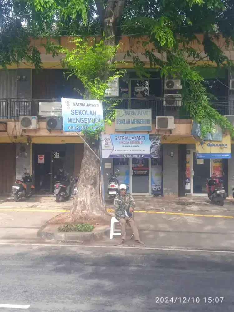 Disewakan Unit Ruko Pinggir Jalan Lantai 1 dan Lantai 2 (terpisah)