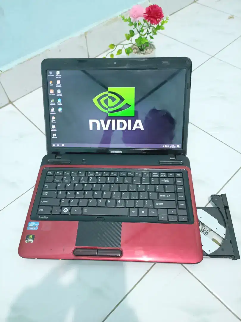 Laptop Toshiba CORE i5 Ram 8 editing sdh Ssd