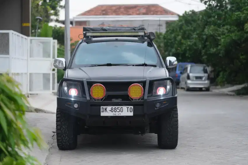 Nissan Navara 2012 diesel matic 4x4 / Navara 2.5 diesel AT hitam