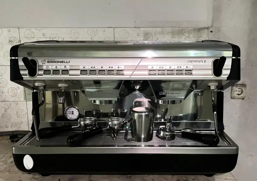 MESIN KOPI SIMONELLI APPIA II 2GRUP BOLUMETRIC+GRINDER merk Simonelli