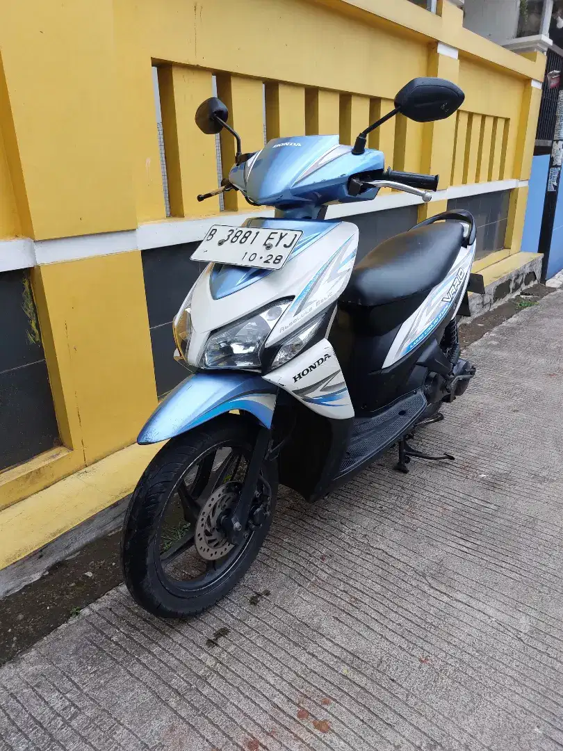 Vario 110 karbu 2012 putih biru