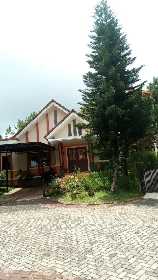 Di jual Villa komplek kota bunga (pemakaian pribadi )