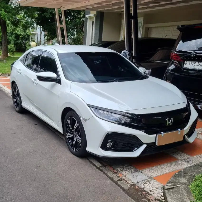 honda civic hatchback 2018 e low km