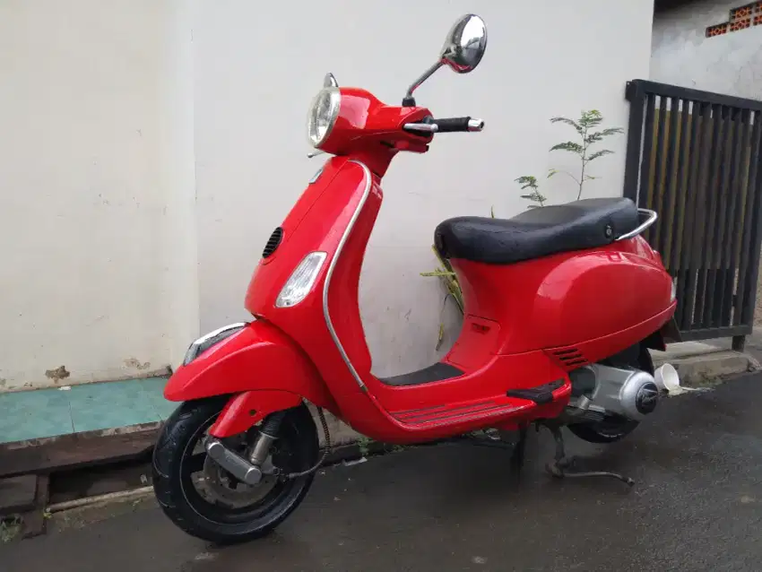 Piaggio vespa Lx-150 2012 lengkap bagus