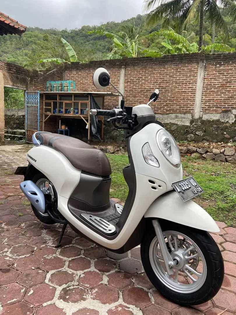 SCOOPY PRESTIGE 2021-2022